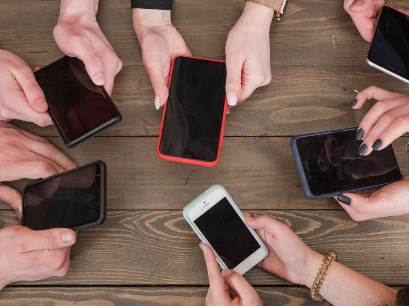 Immagine articolo: Cosa amano fare i siciliani con lo smartphone?