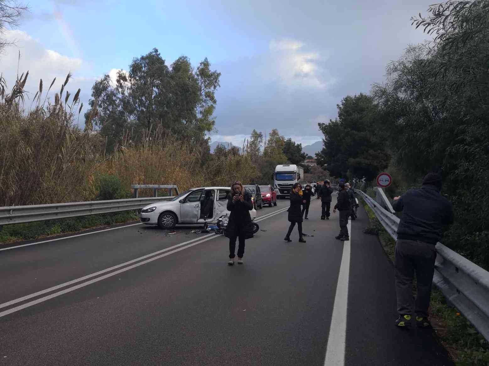Immagine articolo: Scontro auto-moto: muore a 16 anni in un incidente sulla Palermo Sciacca