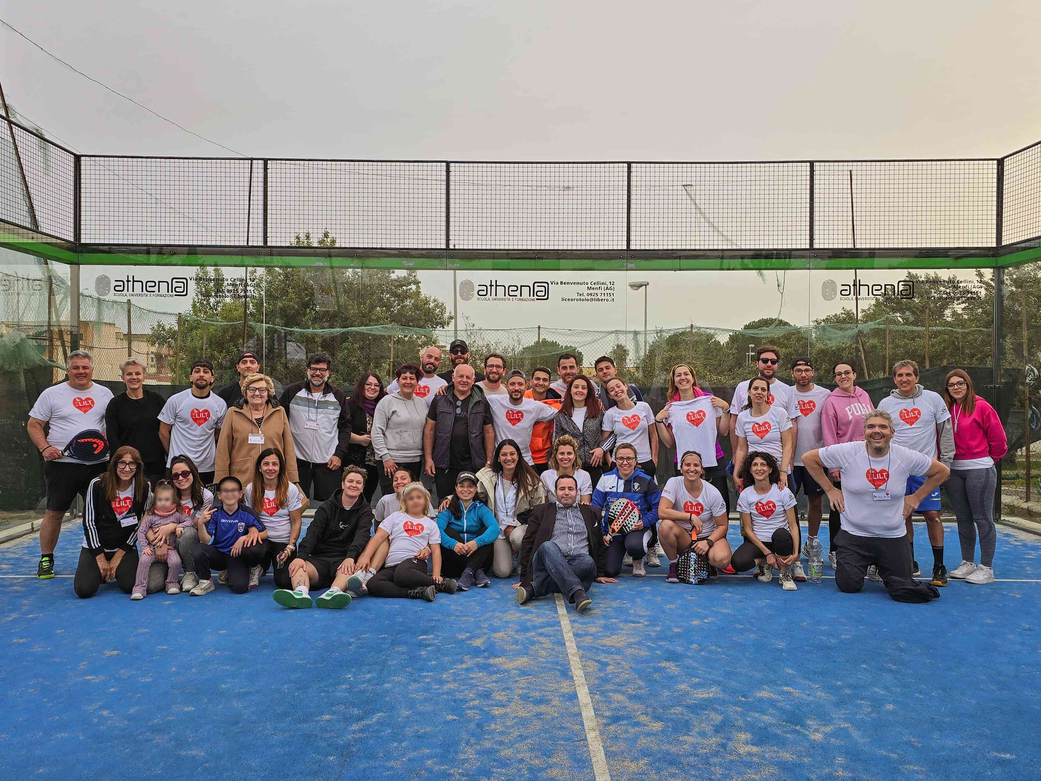 Immagine articolo: Torneo di Padel a Menfi. Vince la beneficenza: 18 coppie partecipanti. Donati 770€ alla LILT