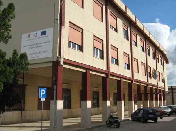 Immagine articolo: Liceo Scientifico Menfi, locali non adatti: il Preside rinvia l’inizio delle lezioni. L'opposizione: “Sindaco riferisca in consiglio comunale“