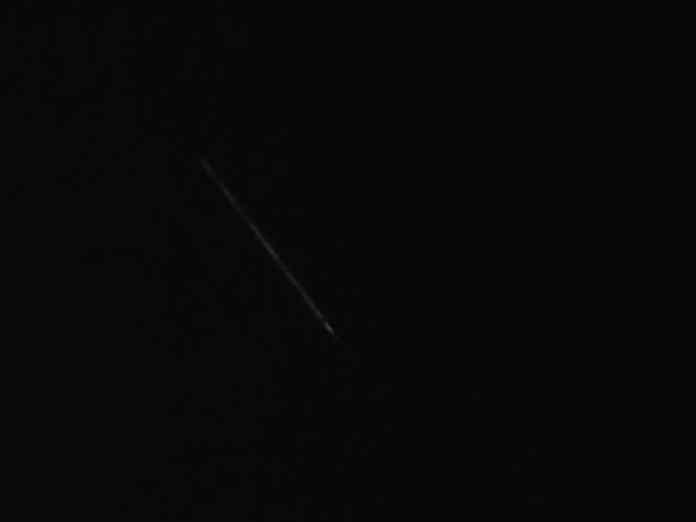 Immagine articolo: VIDEO. Avvistati UFO sui cieli di Menfi? No! È il “trenino“ di satelliti Starlink, visibile ad occhio nudo