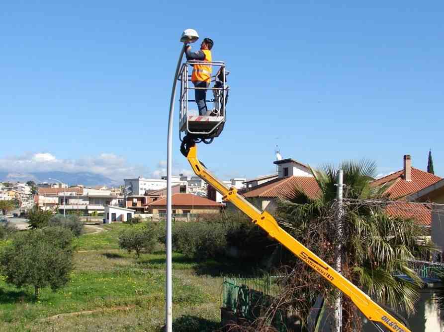 Immagine articolo: Montevago, restyling dell’illuminazione pubblica con lampade a Led, wifi gratis per tutti e la prima colonnina di ricarica per veicoli elettrici.