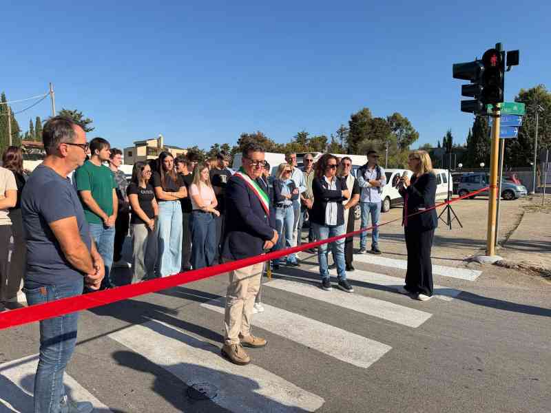 Immagine articolo: Menfi. Inaugurati i nuovi semafori in via Boccaccio e asfaltati i tratti critici