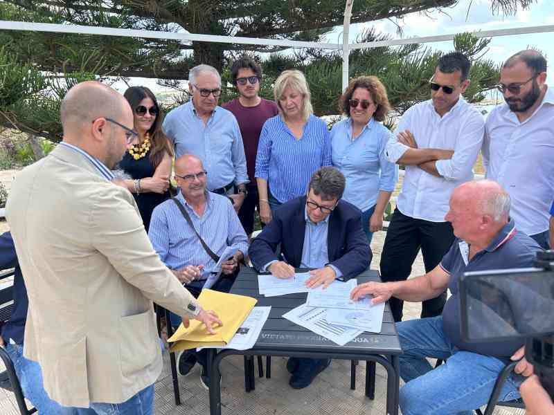 Immagine articolo: Menfi. Avviato il cantiere per la rimozione della frana di Porto Palo. Lunedì l'inizio dei lavori