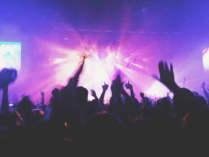 Immagine articolo: Discoteche, sagre matrimoni e affitti brevi. Ecco le nuove regole da seguire