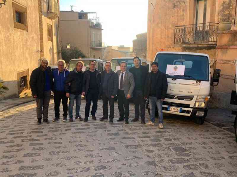 Immagine articolo: Il sindaco di Sambuca presenta i mezzi acquistati grazie alla premialità per la differenziata e annuncia: “Ora voglio ridurre la Tari“