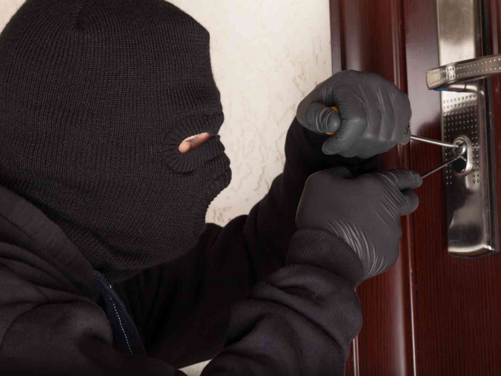 Immagine articolo: Furto in una villa estiva a Sciacca: ladri in azione in via Lido