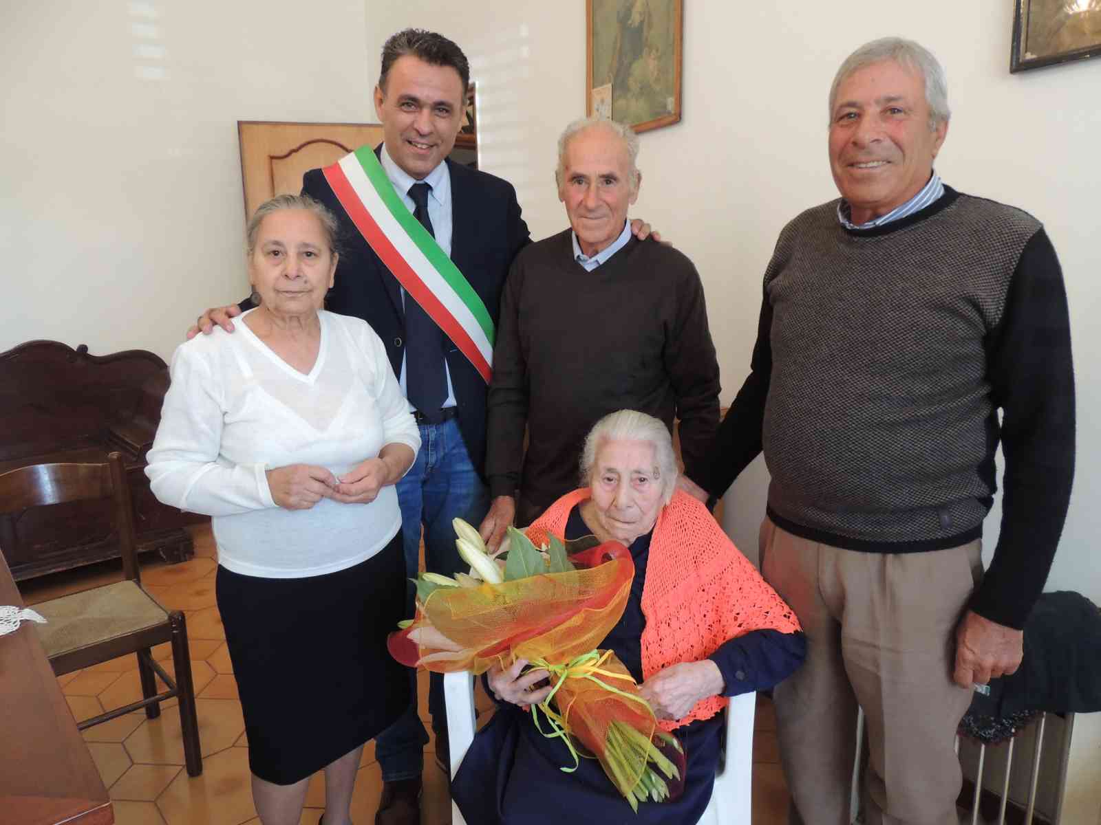 Immagine articolo: Poggioreale, la nonnina Maria Salvaggio compie 105 anni