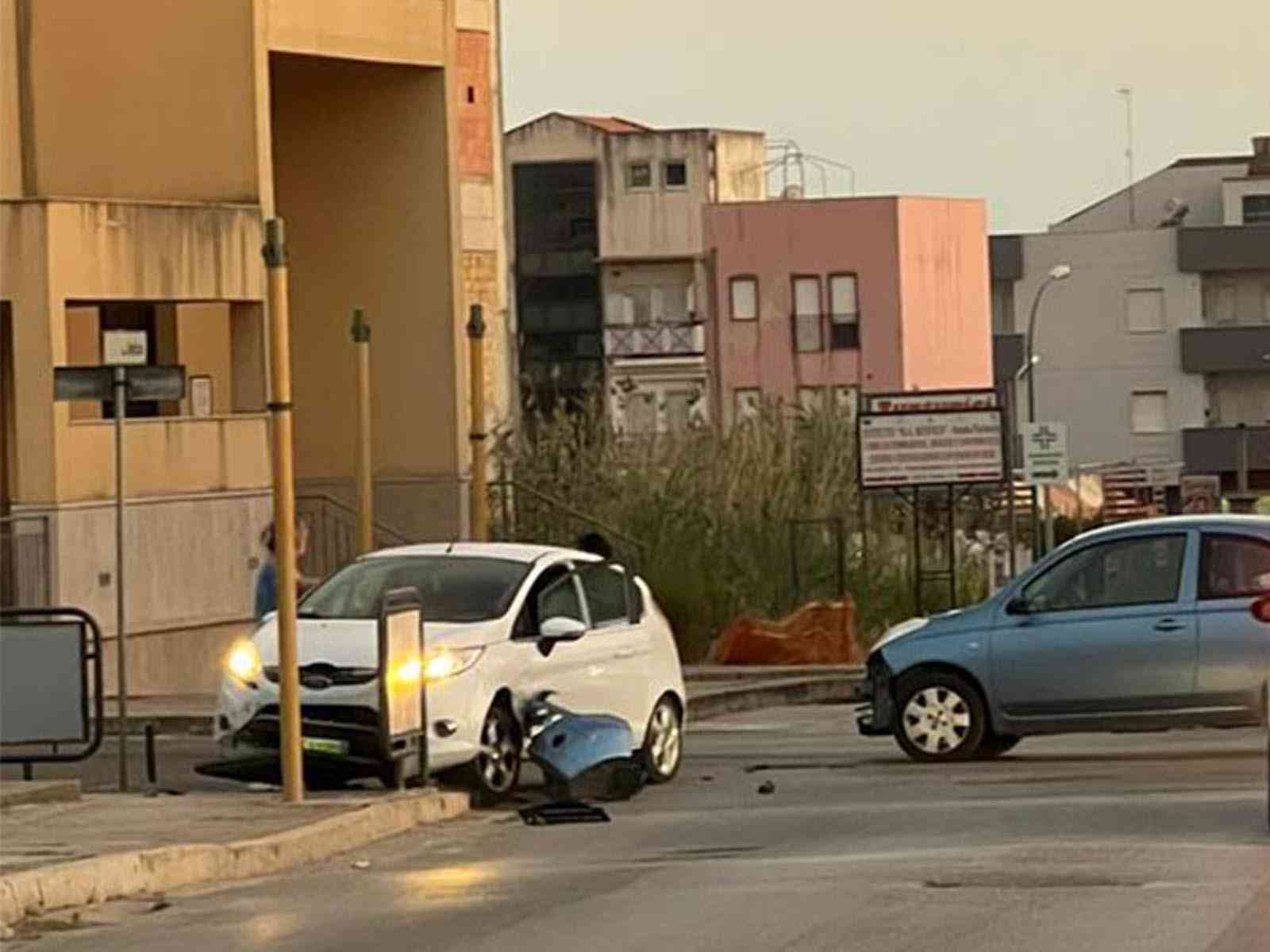 Immagine articolo: Menfi. Incidente tra 2 auto in via Boccaccio e via Inico