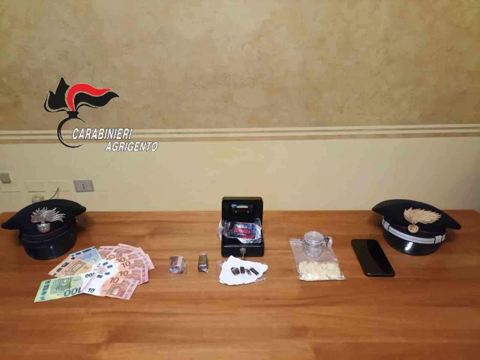 Immagine articolo: Menfi, arrestato minore per spaccio: sequestrati hashish e la pericolosa droga “wax“