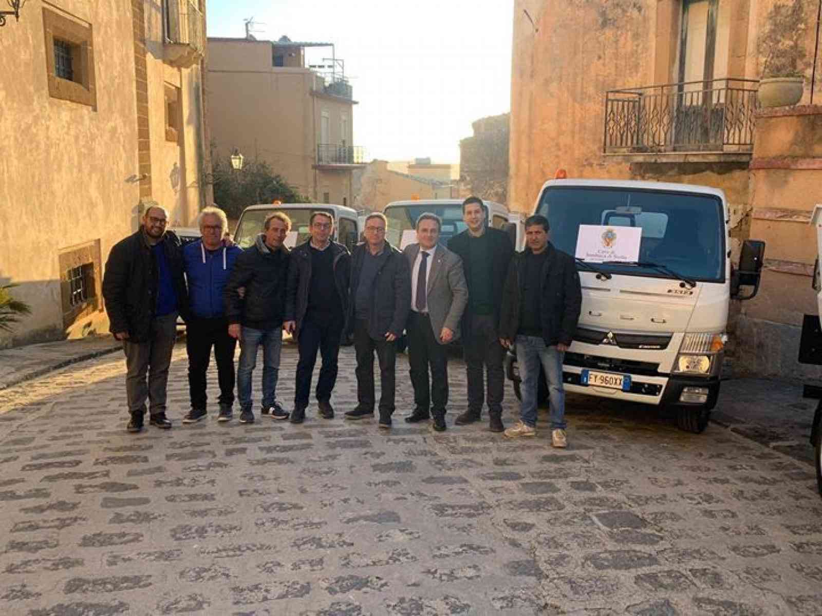 Immagine articolo: Il sindaco di Sambuca presenta i mezzi acquistati grazie alla premialità per la differenziata e annuncia: “Ora voglio ridurre la Tari“