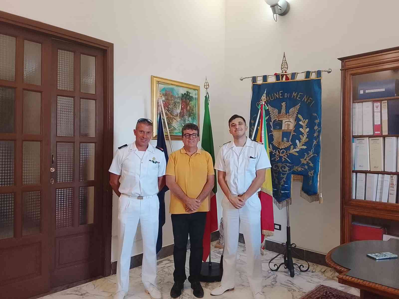 Immagine articolo: Menfi. Sicurezza e programmazione: il sindaco incontra il Comandante della Capitaneria di Porto di Sciacca